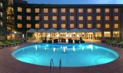 piscina y jardn