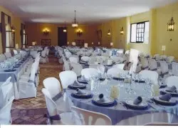 big-es-salon-caballerizas-con-mesas.jpg