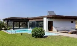 Jardn y piscina