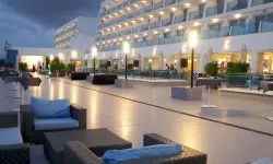Terraza Grand Luxor en Terra Mtica