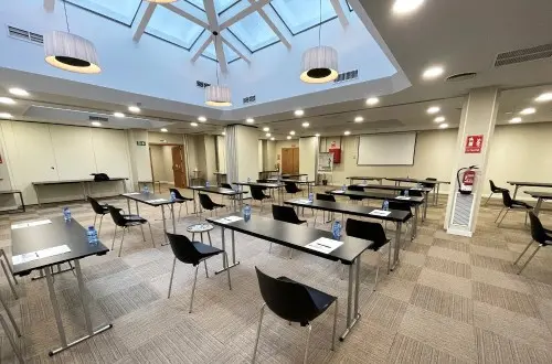 RHVENTAS_salon_escuela_.jpg
