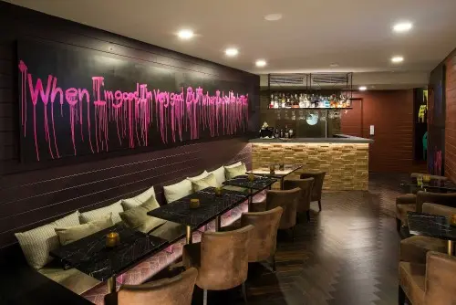 Bar West.jpg